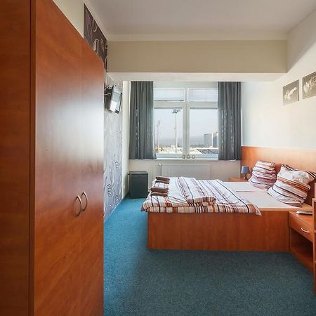 Cerny Andel Hotel Most Exterior foto