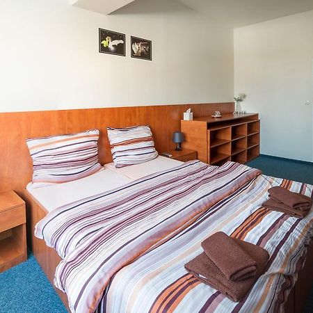Cerny Andel Hotel Most Exterior foto